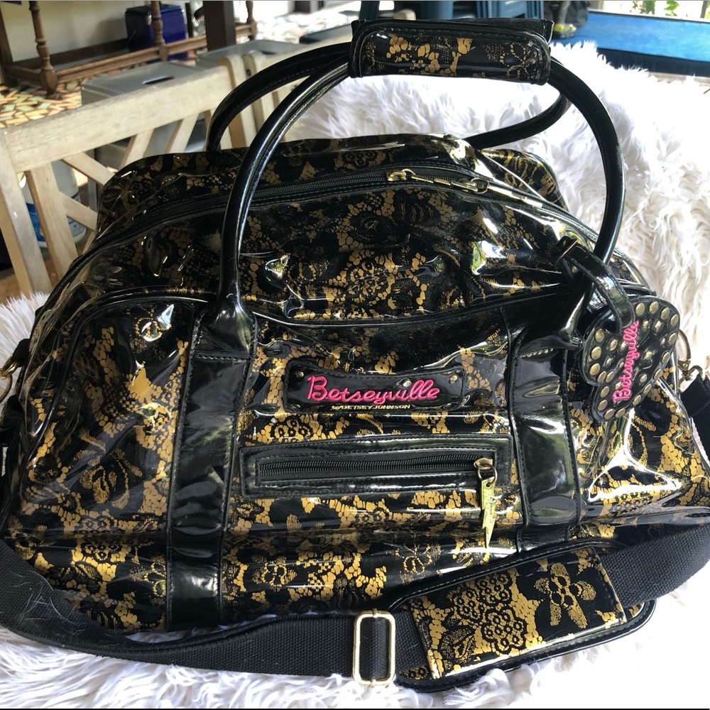 Betseyville rolling duffle